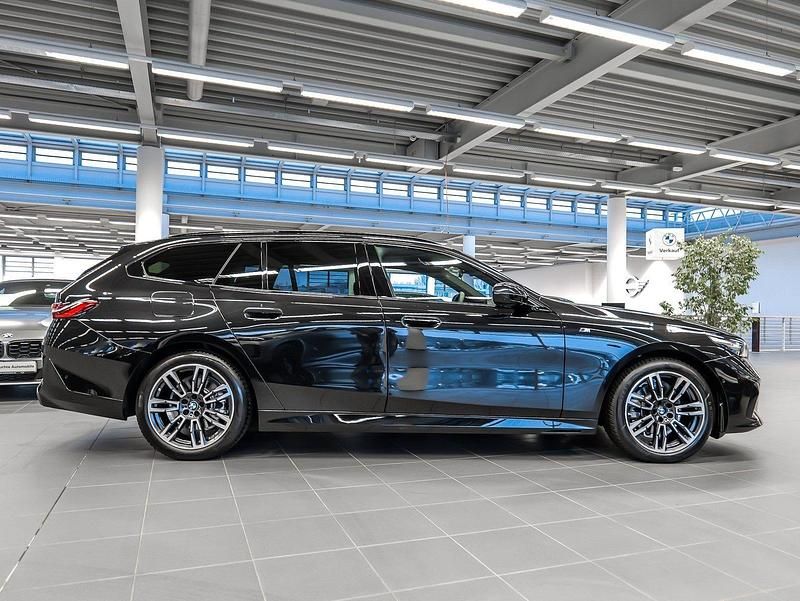 Gebraucht BMW 520 M Sport 197 PS (144 kW) 2025 Schwarz Kombi