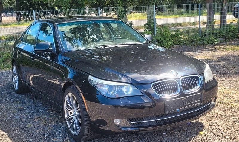 Schwarz Gebraucht 2010 BMW 528 Limousine | 4.990 € - Bild 1/4