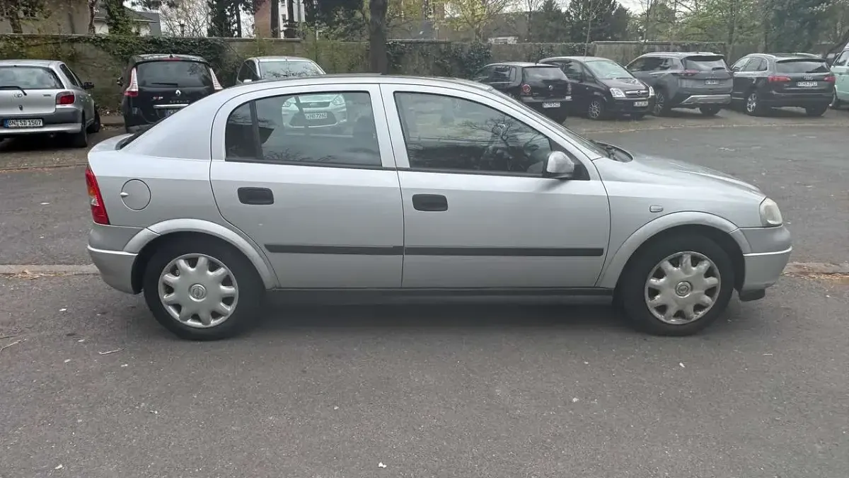 Gebraucht Opel Astra 75 PS (55 kW) 1998 Grau Limousine