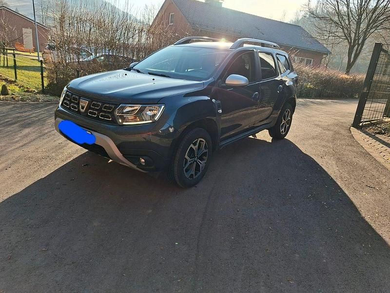 Grau Gebraucht 2021 Dacia Duster Prestige SUV | 18.350 € (Fairer Preis) - Bild 1/4