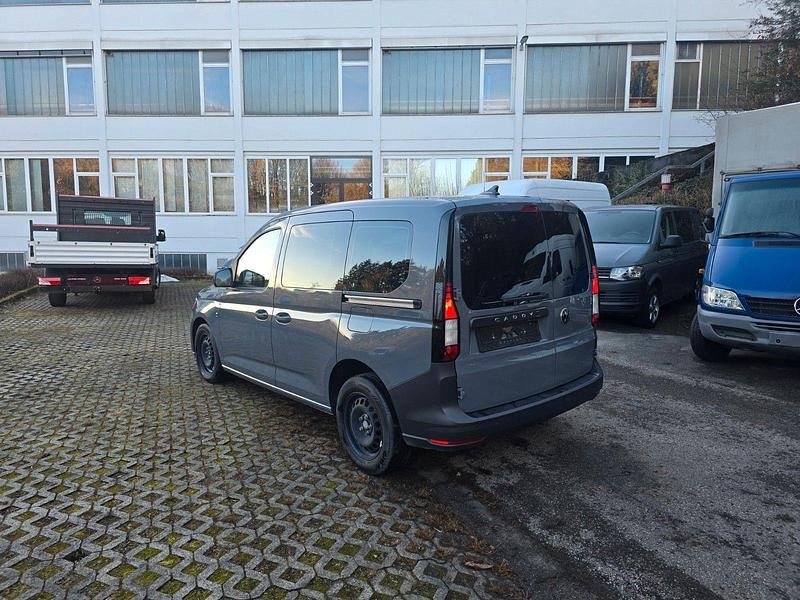 Gebraucht VW Caddy Basis 75 PS (55 kW) 2024 Grau Van / Kleinbus