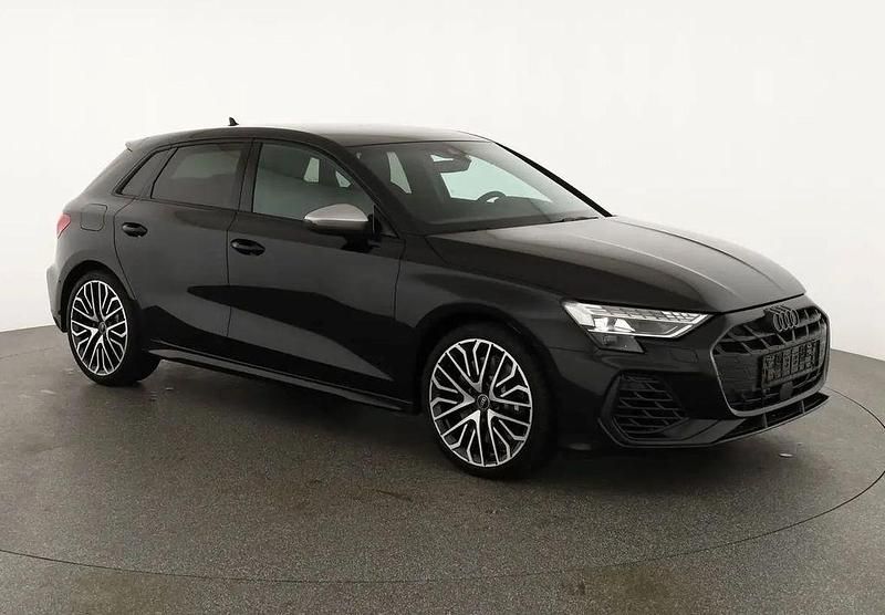 Grau Neu 2025 Audi S3 Sport Limousine | 55.930 € (Teuer) - Bild 1/4