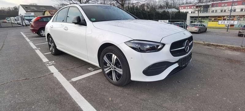 Opalithweiss metalliclack Gebraucht 2023 Mercedes C300e Limousine | 39.000 € (Fairer Preis) - Bild 1/4