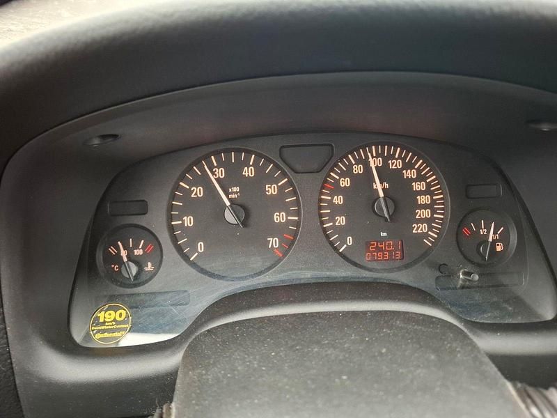 Gebraucht Opel Astra 84 PS (61 kW) 2002 Grau Limousine