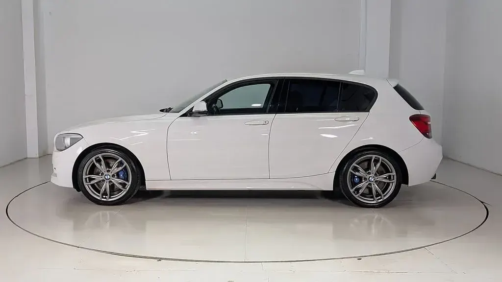 Gebraucht BMW M135 Performance 320 PS (235 kW) 2013 Weiß Kleinwagen