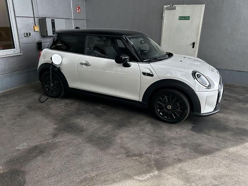 Gebraucht Mini Cooper SE Classic 135 kW (184 PS) 2023 Weiß Kleinwagen