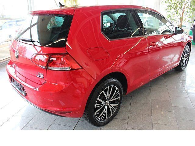Second-hand VW Golf VII Allstar 110 CP (80 kW) 2016 Roșu Berlinǎ