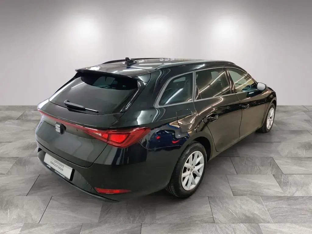 Używany Seat Leon Style 150 KM (110 kW) 2023 Czarny Sedan/Limuzyna