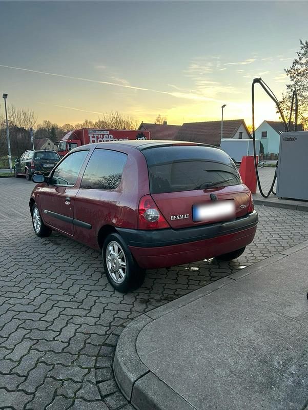 Gebraucht Renault Clio II 97 PS (71 kW) 2001 Rot Kleinwagen