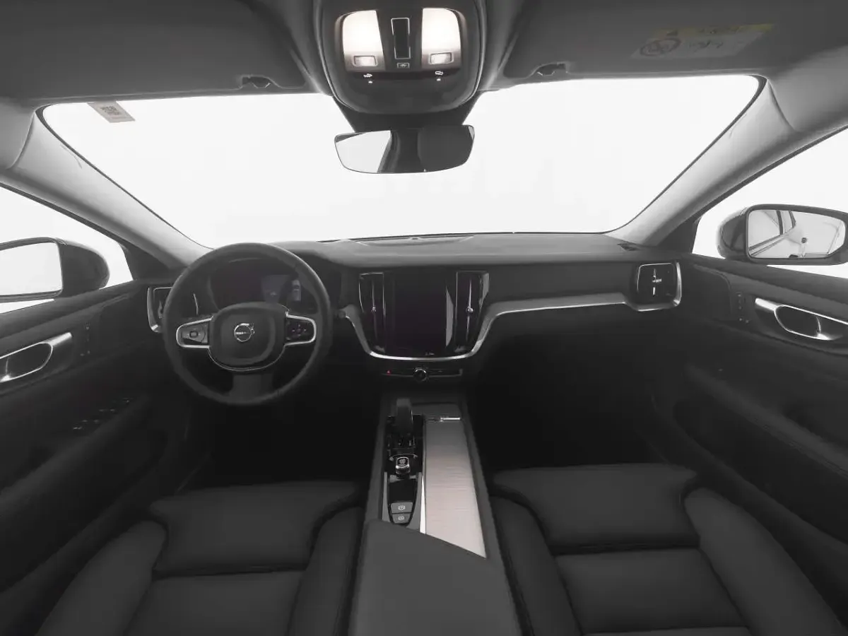 Gebraucht Volvo V60 Plus 197 PS (144 kW) 2025 Onyx black / metallic Kombi