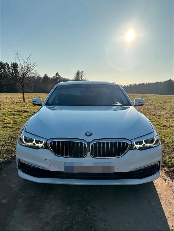 Weiß Gebraucht 2019 BMW 520 Sport Line Limousine | 22.400 € (Superpreis) - Bild 1/4