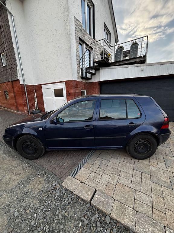 Gebraucht VW Golf IV 101 PS (74 kW) 2002 Blau Limousine