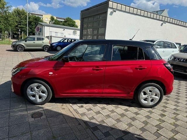 Neu Suzuki Swift Comfort 82 PS (60 kW) 2025 Rot Limousine