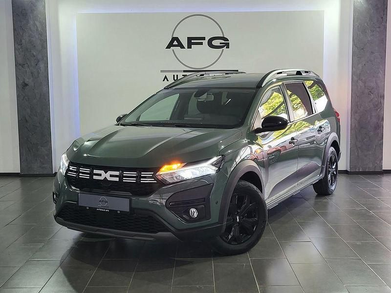 Grün Gebraucht 2023 Dacia Jogger Extreme Limousine | 19.995 € (Etwas zu teuer) - Bild 1/4