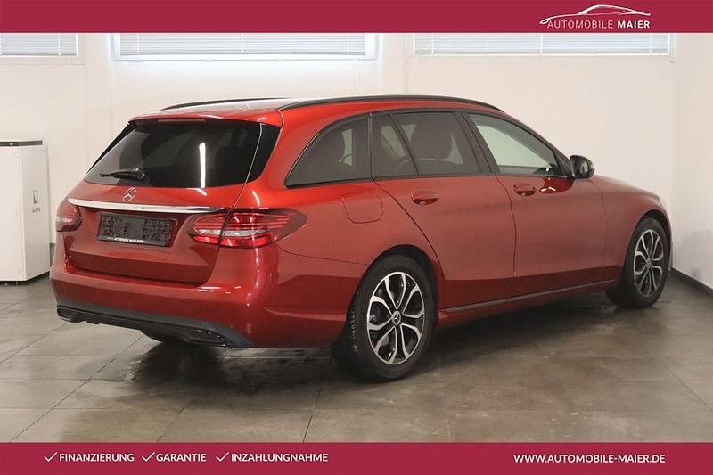 Gebraucht Mercedes C180 Avantgarde 156 PS (114 kW) 2018 Designo hyazinthrot Kombi
