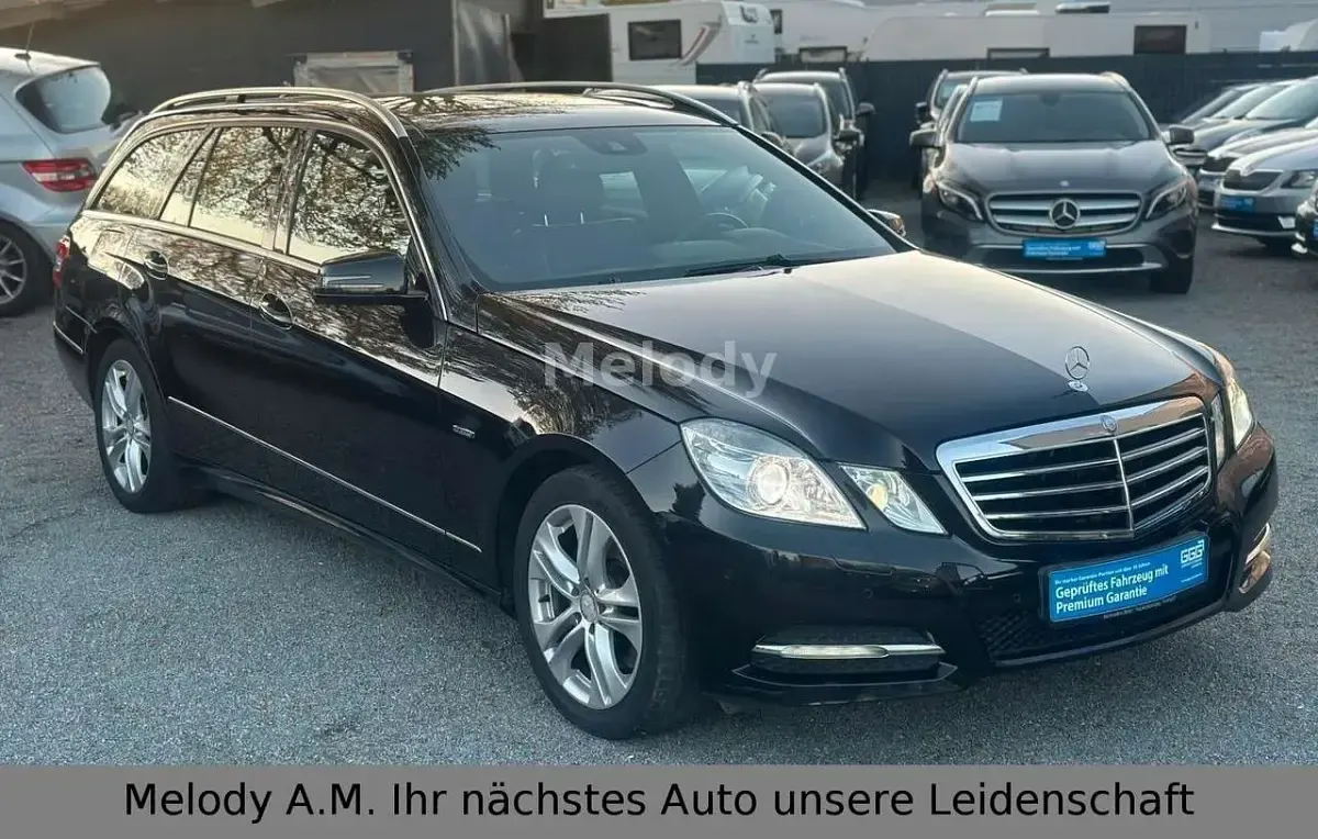 Gebraucht Mercedes E250 Avantgarde 204 PS (150 kW) 2012 Schwarz Limousine
