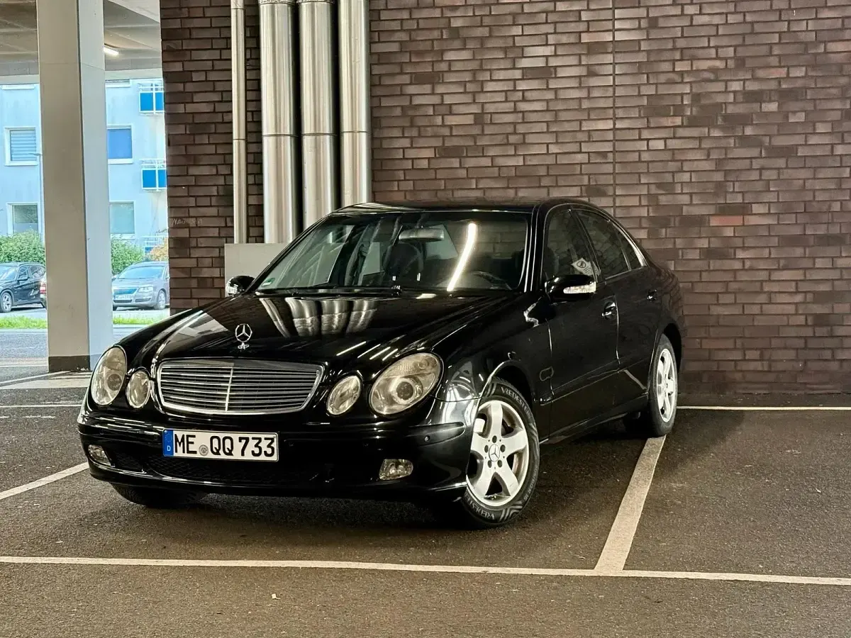 Gebraucht Mercedes E200 122 PS (89 kW) 2003 Schwarz Limousine