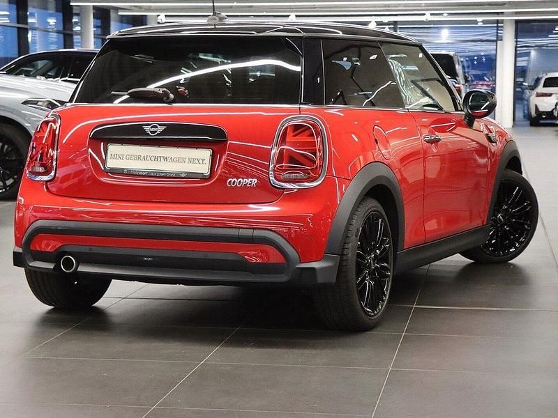 Gebraucht Mini Cooper 136 PS (100 kW) 2021 Chili red Kleinwagen