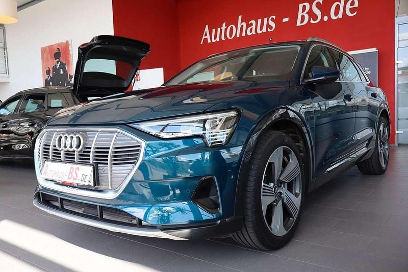 Blau Gebraucht 2021 Audi e-tron SUV | 34.790 € (Fairer Preis) - Bild 1/4