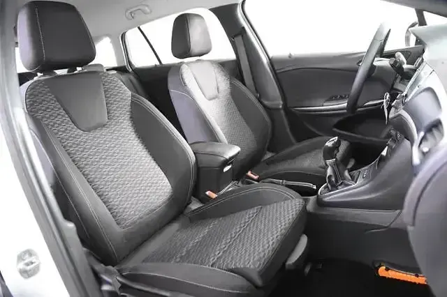 Gebraucht Opel Astra Edition 105 PS (77 kW) 2017 Weiß Kombi
