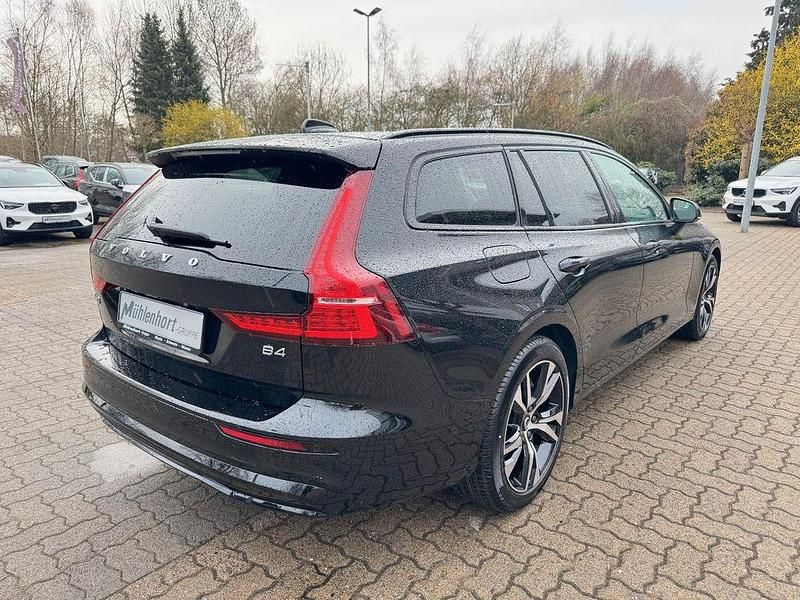 Gebraucht Volvo V60 Plus 197 PS (144 kW) 2025 Schwarz Kombi
