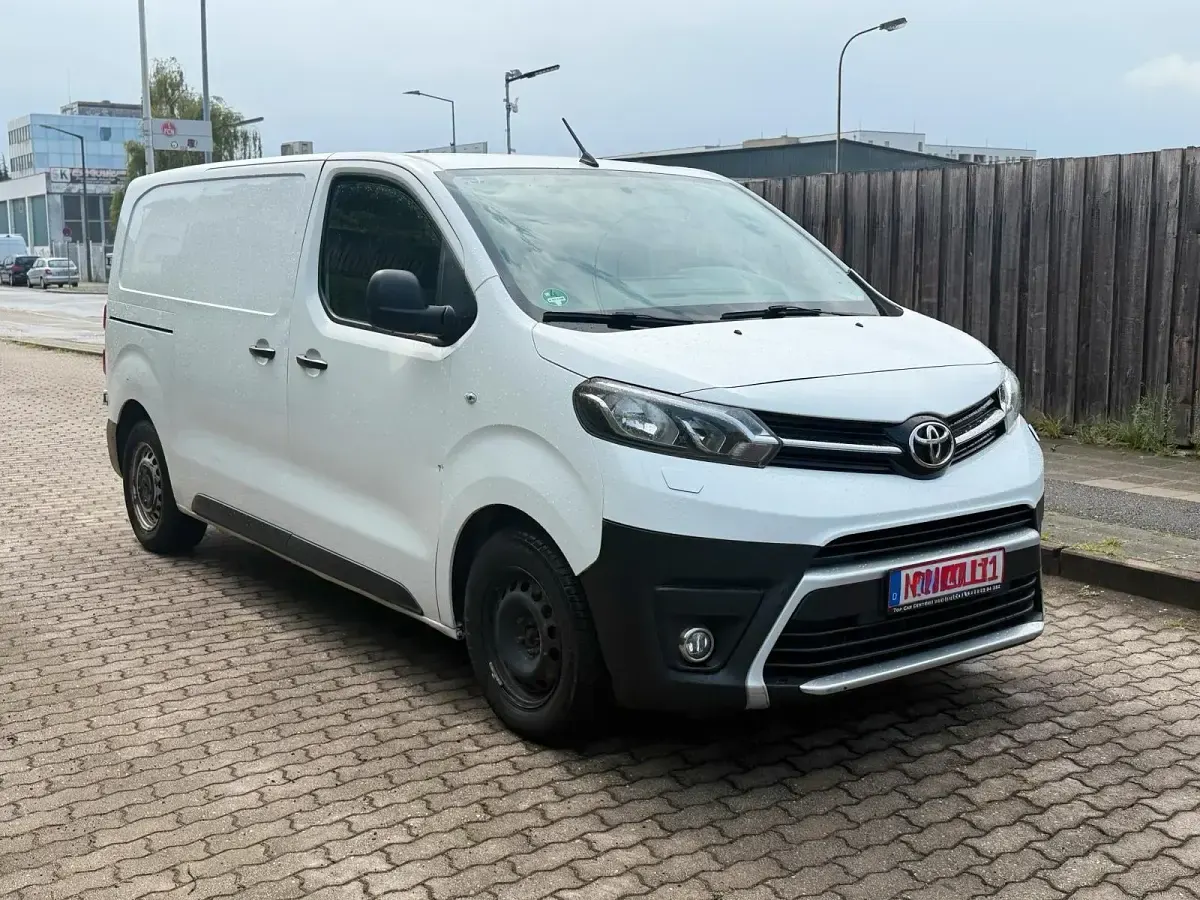 Gebraucht Toyota Proace 120 PS (88 kW) 2019 Weiß Van / Kleinbus