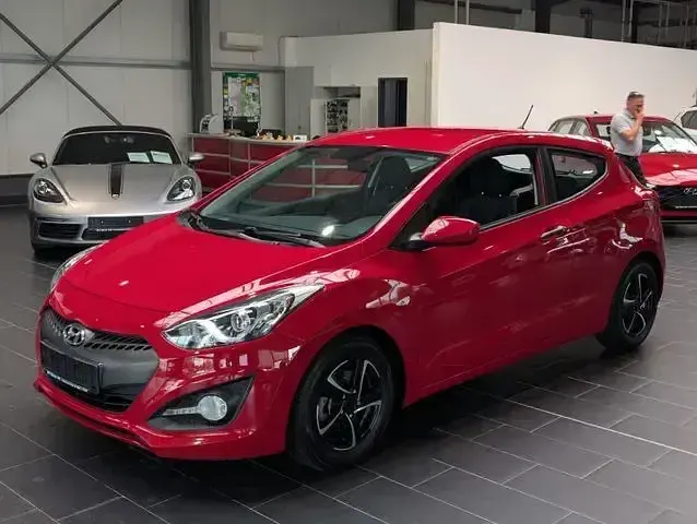 Usata Hyundai i30 Classic 99 CV (72 kW) 2014 Coupé