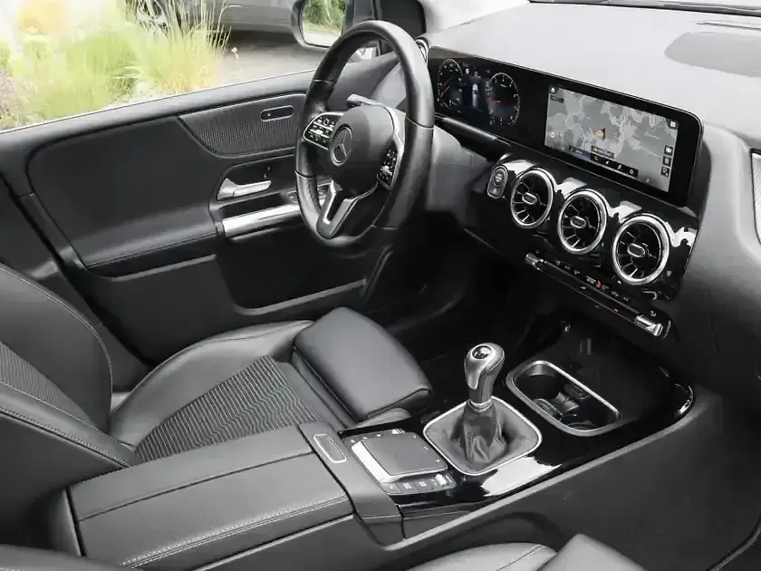 Gebraucht Mercedes B180 Progressive 136 PS (100 kW) 2021 Grau Kleinwagen