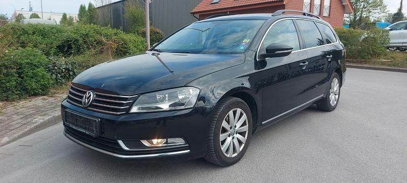 Schwarz Gebraucht 2011 VW Passat Comfortline Kombi | 3.750 € (Superpreis) - Bild 1/4