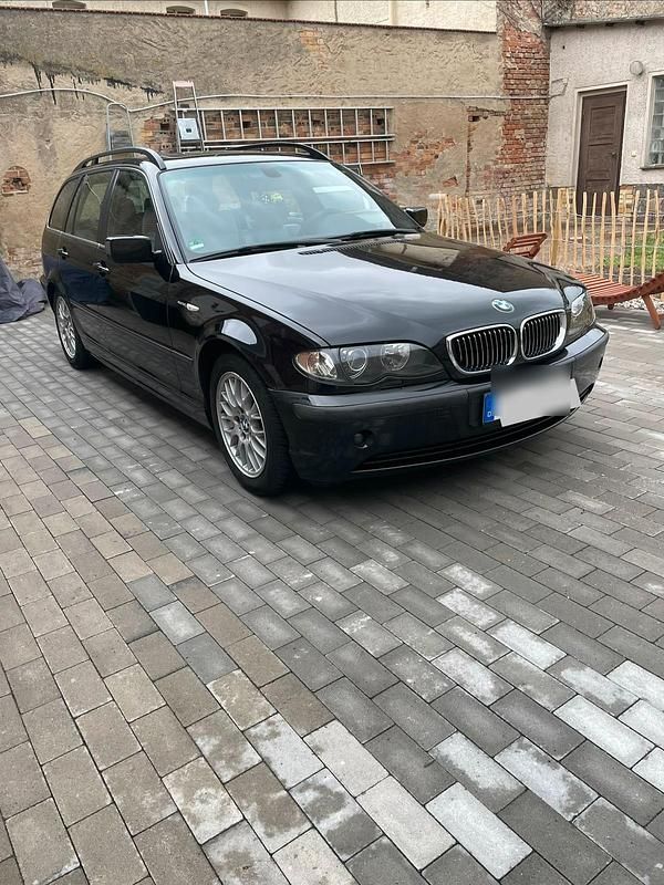 Schwarz Gebraucht 2003 BMW 320 Kombi | 2.199 € (Superpreis) - Bild 1/4