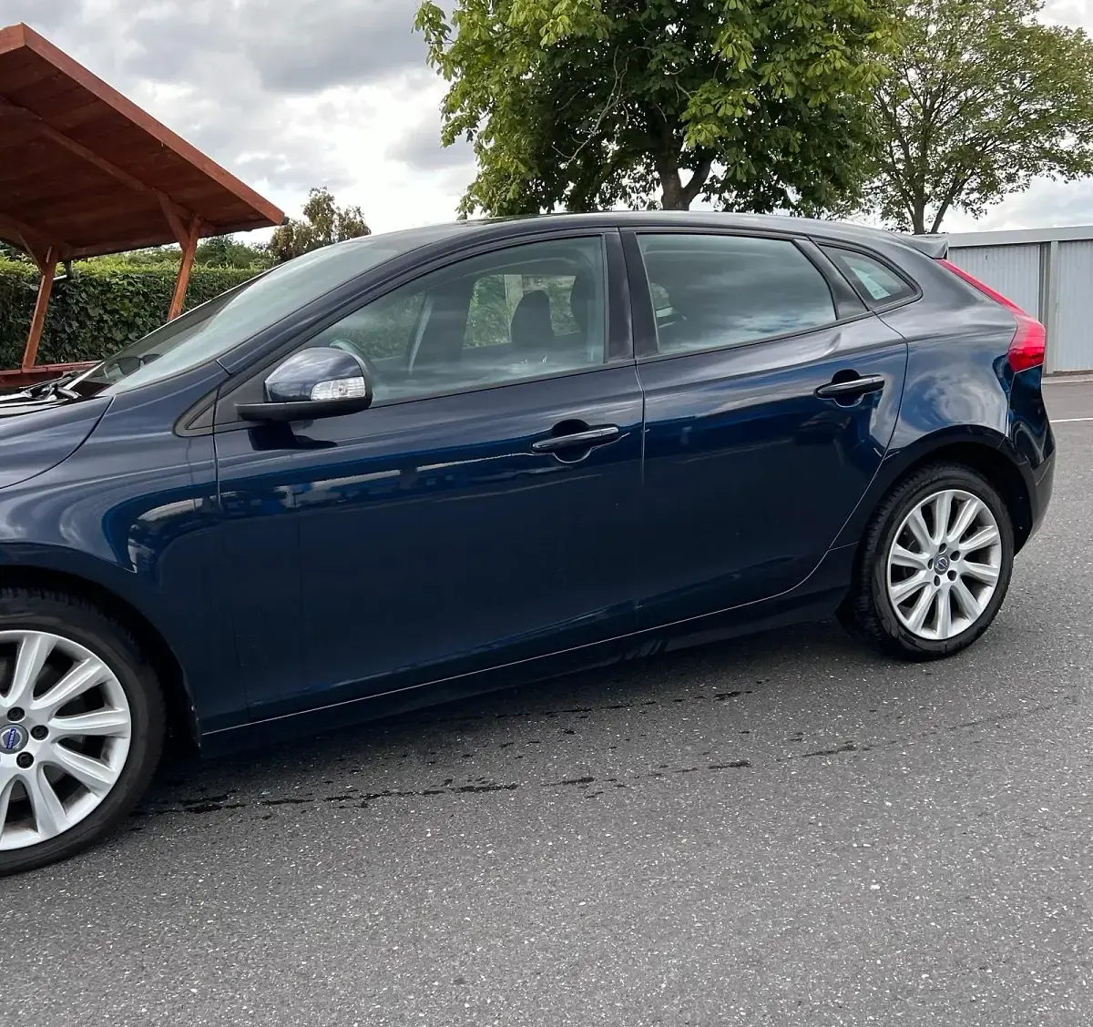 Gebraucht Volvo V40 150 PS (110 kW) 2015 Blau Kleinwagen