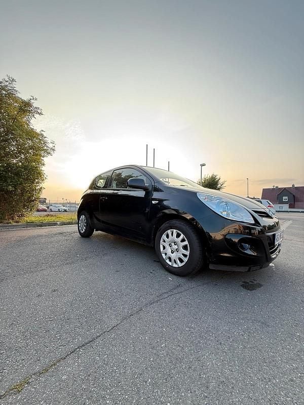 Schwarz Gebraucht 2011 Hyundai i20 Kleinwagen | 3.200 € (Guter Preis) - Bild 1/4