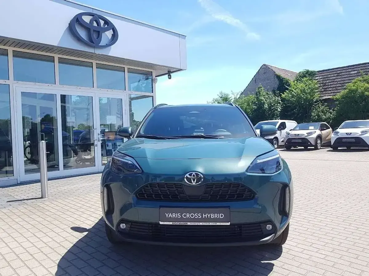 Neu Toyota Yaris Cross 131 PS (96 kW) 2026 Ever rest green metallic SUV