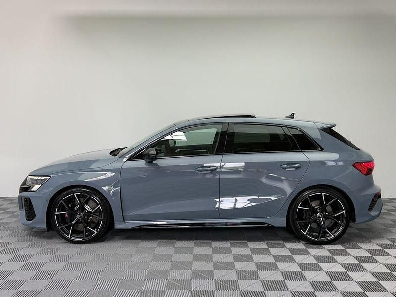 Kemoragrau metallic Gebraucht 2023 Audi RS3 Sport Kleinwagen | 55.500 € (Fairer Preis) - Bild 1/4