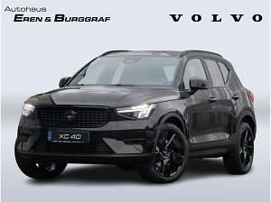 Neu Volvo XC40 Plus 163 PS (119 kW) 2026 Schwarz (onyx black / metallic) SUV