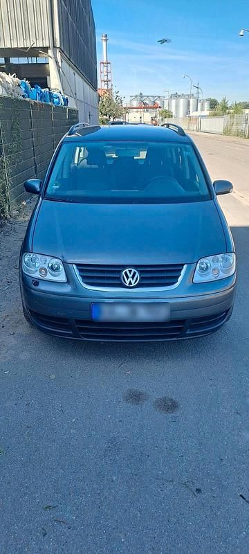 Grün Gebraucht 2006 VW Touran Van / Kleinbus | 2.800 € (Etwas zu teuer) - Bild 1/4