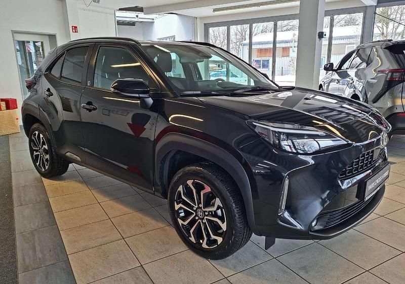 Gebraucht Toyota Yaris Cross Team 92 PS (67 kW) 2024 Schwarz SUV