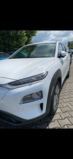 Weiß Gebraucht 2021 Hyundai Kona Premium SUV | 17.900 € (Superpreis) - Bild 1/4