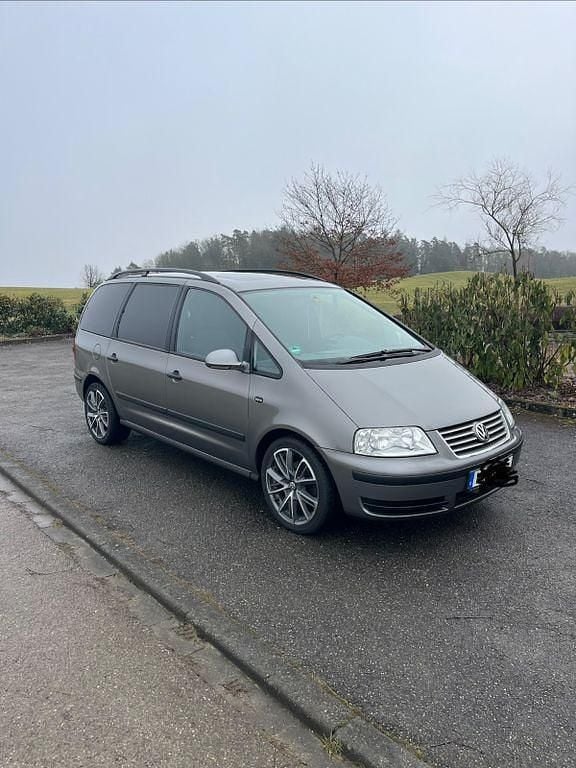 Gebraucht VW Sharan Trendline 116 PS (85 kW) 2010 Grau Van / Kleinbus