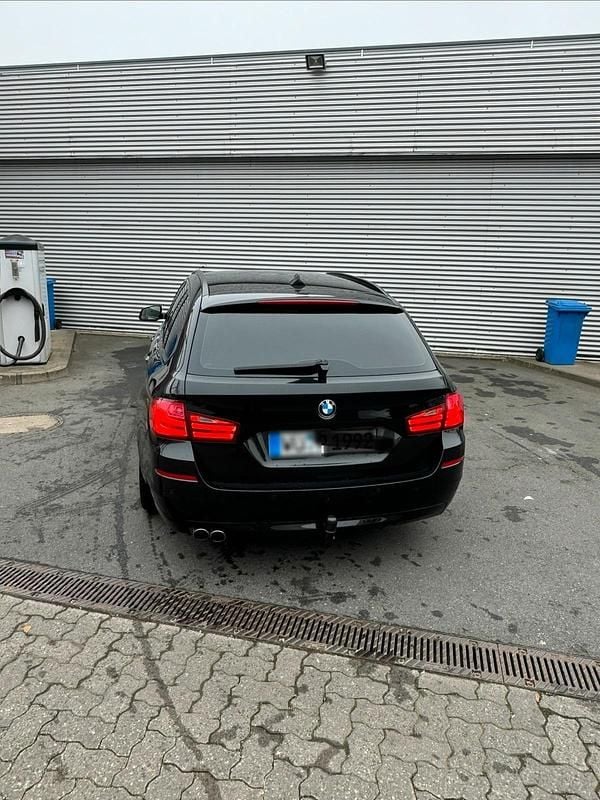 Gebraucht BMW 520 184 PS (135 kW) 2011 Schwarz Kombi