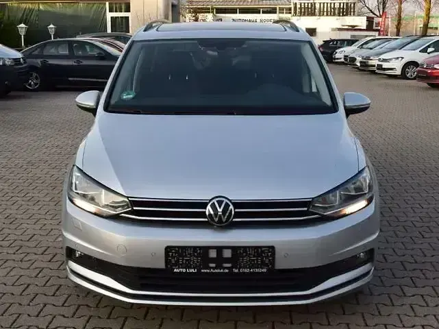 Gebraucht VW Touran Comfortline 122 PS (89 kW) 2022 Reflexsilber metallic Van / Kleinbus