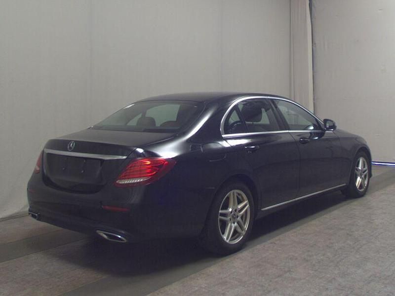 Gebraucht Mercedes E220 Avantgarde 194 PS (142 kW) 2019 Schwarz Limousine