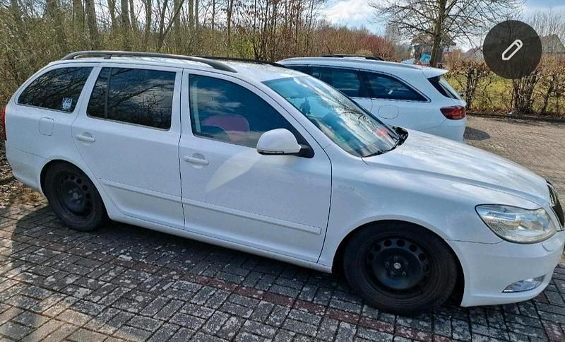 Weiß Gebraucht 2016 Skoda Octavia Limousine | 4.999 € (Guter Preis) - Bild 1/4