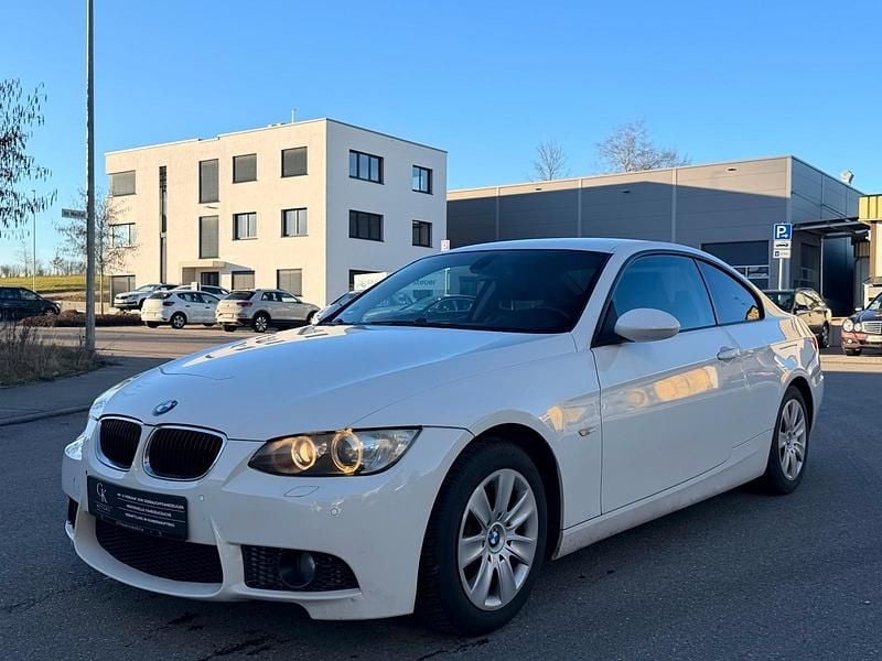 Gebraucht BMW 320 Comfort Edition 170 PS (125 kW) 2008 Alpinweiss iii Coupé
