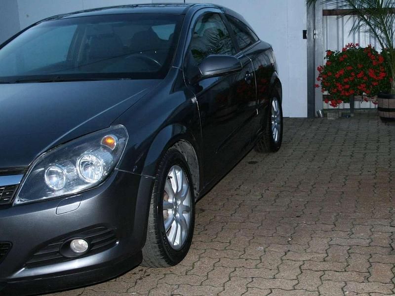 Karbongrau Gebraucht 2009 Opel Astra Coupé | 2.350 € (Fairer Preis) - Bild 1/4