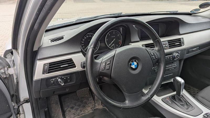 Gebraucht BMW 320 184 PS (135 kW) 2012 Grau Kombi