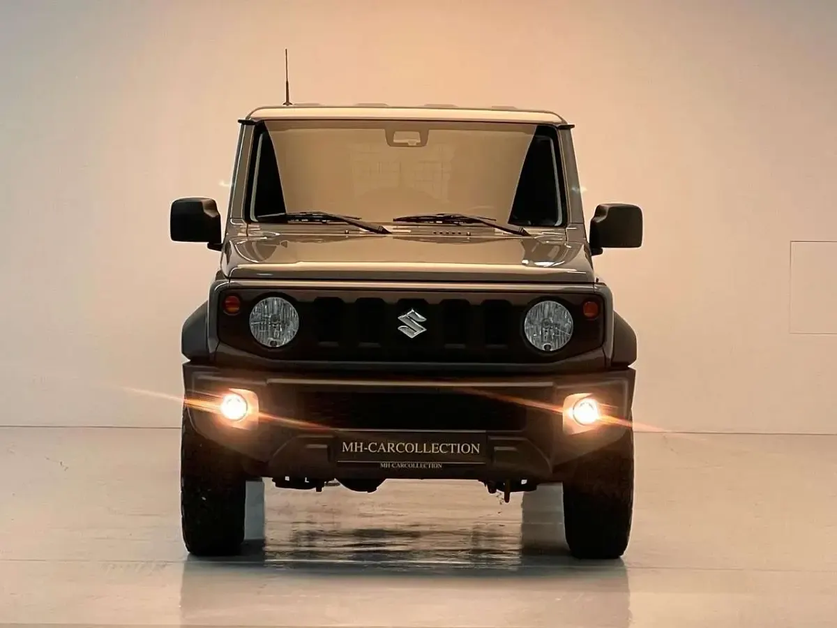 Gebraucht Suzuki Jimny Comfort 102 PS (75 kW) 2023 Grau SUV