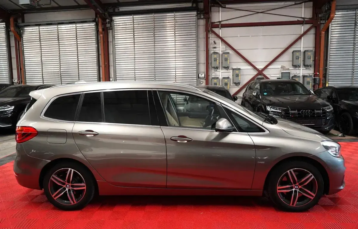 Gebraucht BMW 220 Gran Tourer Luxury Line 190 PS (139 kW) 2015 Gold Van / Kleinbus