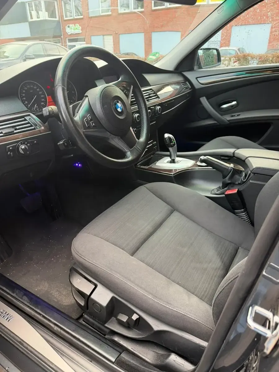 Gebraucht BMW 523 177 PS (130 kW) 2007 Grau Limousine