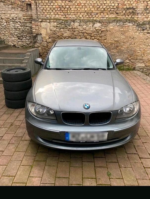 Grau Gebraucht 2008 BMW 118 Kleinwagen | 2.600 € (Guter Preis) - Bild 1/4